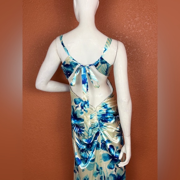 Niki Livas Vintage Tropical Floral Blue and White Maxi Dress Size 6. E30 - Picture 14 of 16